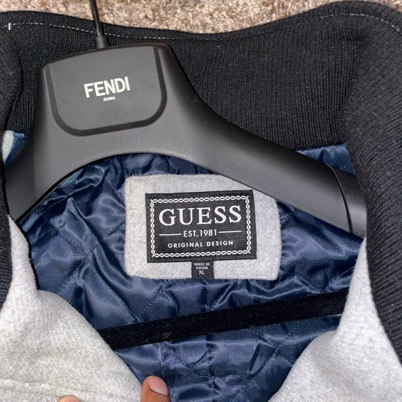 Guess grey trench coat jacket has stain - Picture 3 of 4